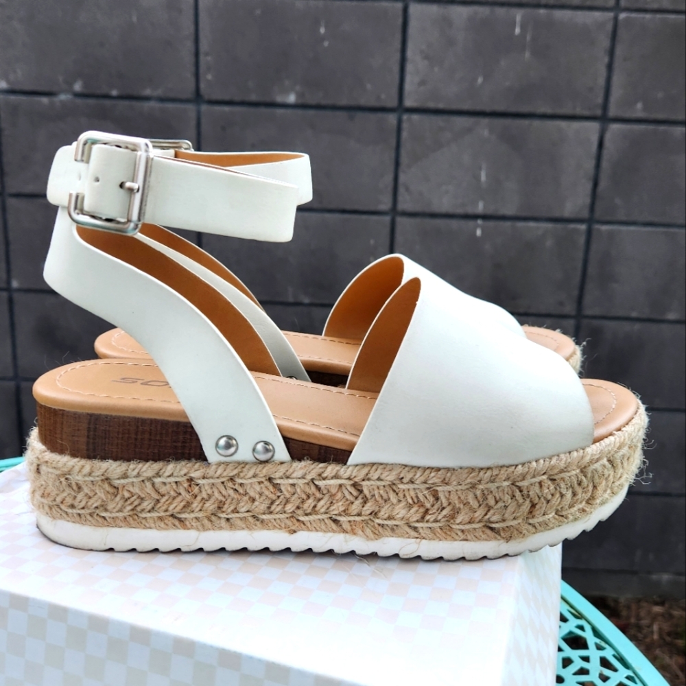 Soda Shoes 🤍 Off-white cute femme open toed platform espadrilles sandals